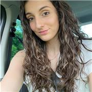 Sono una studentessa del terzo anno di Lettere e ho insegnato in medie ed elementari. Impartisco lezioni anche a stranieri che vogliono imparare l'italiano